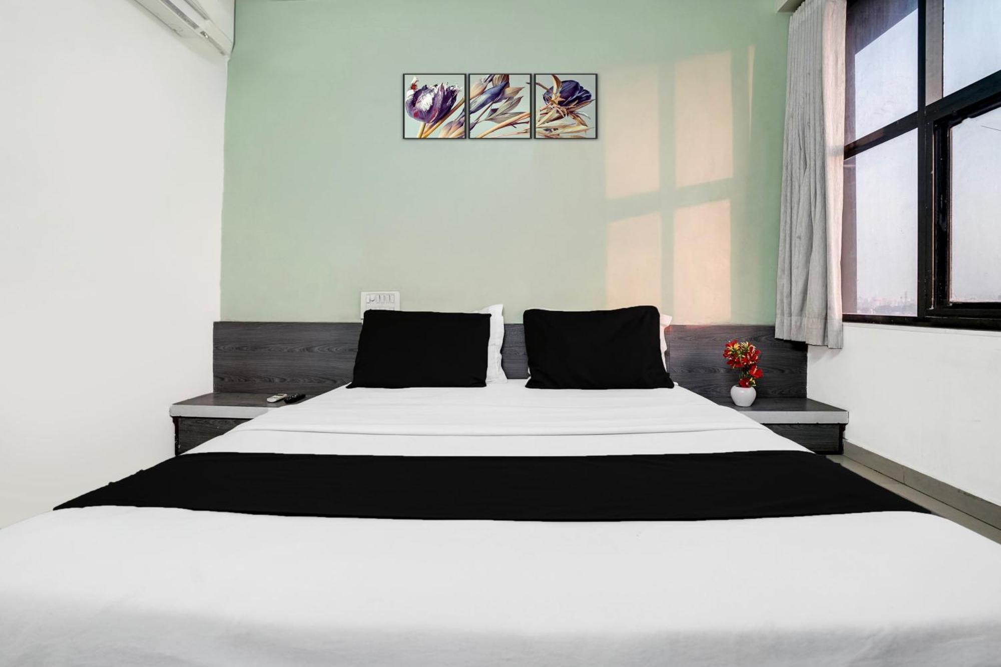 Hotel O Vanya Palace Ahmedabad Extérieur photo