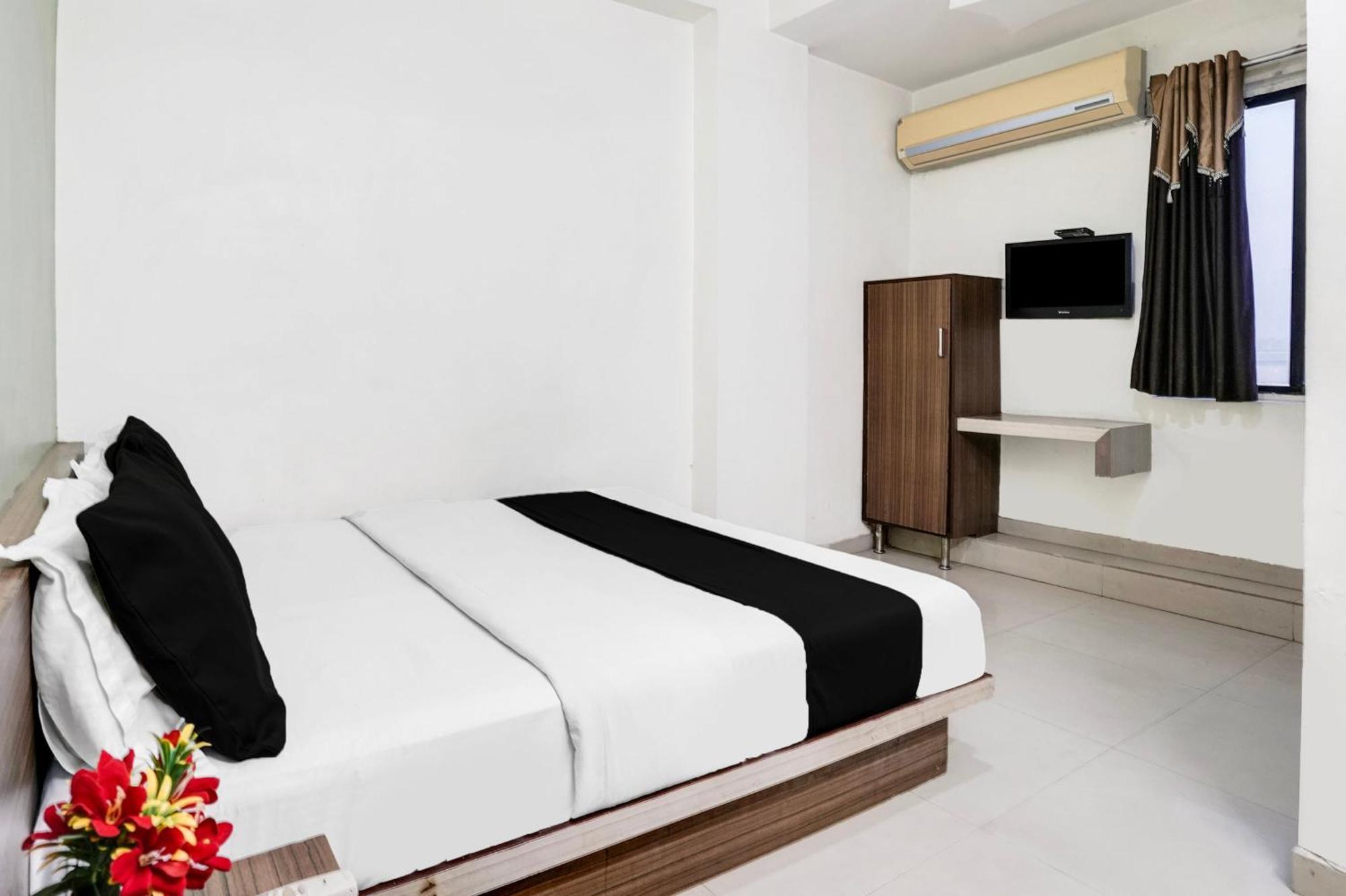 Hotel O Vanya Palace Ahmedabad Extérieur photo