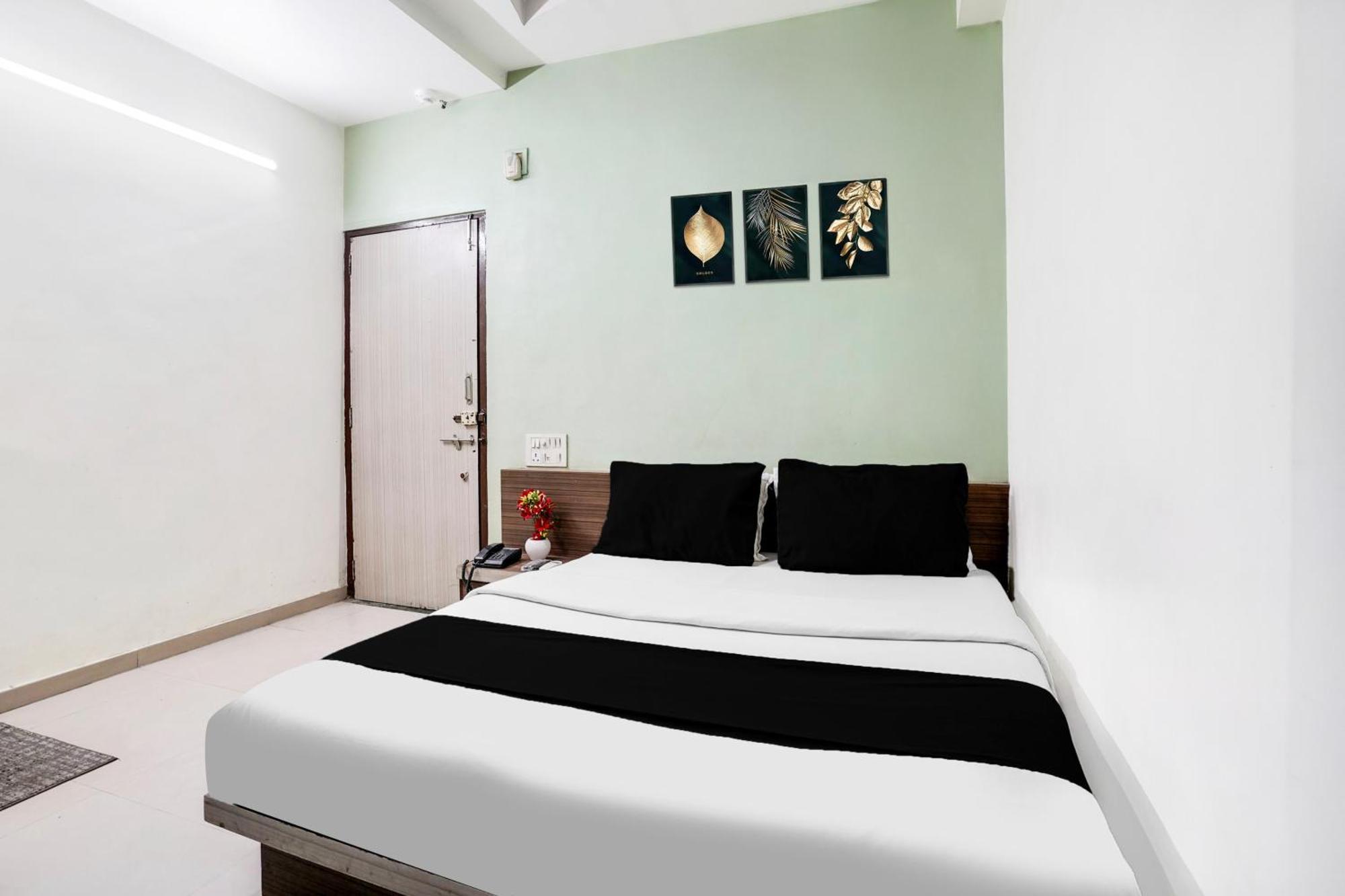 Hotel O Vanya Palace Ahmedabad Extérieur photo